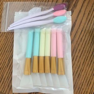 Lip scrubbers and face mask applicators